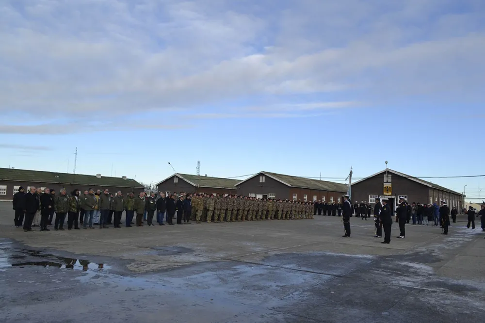 Emotiva jura de la Bandera de Veteranos de Guerra de Malvinas y nueva Tropa Voluntaria