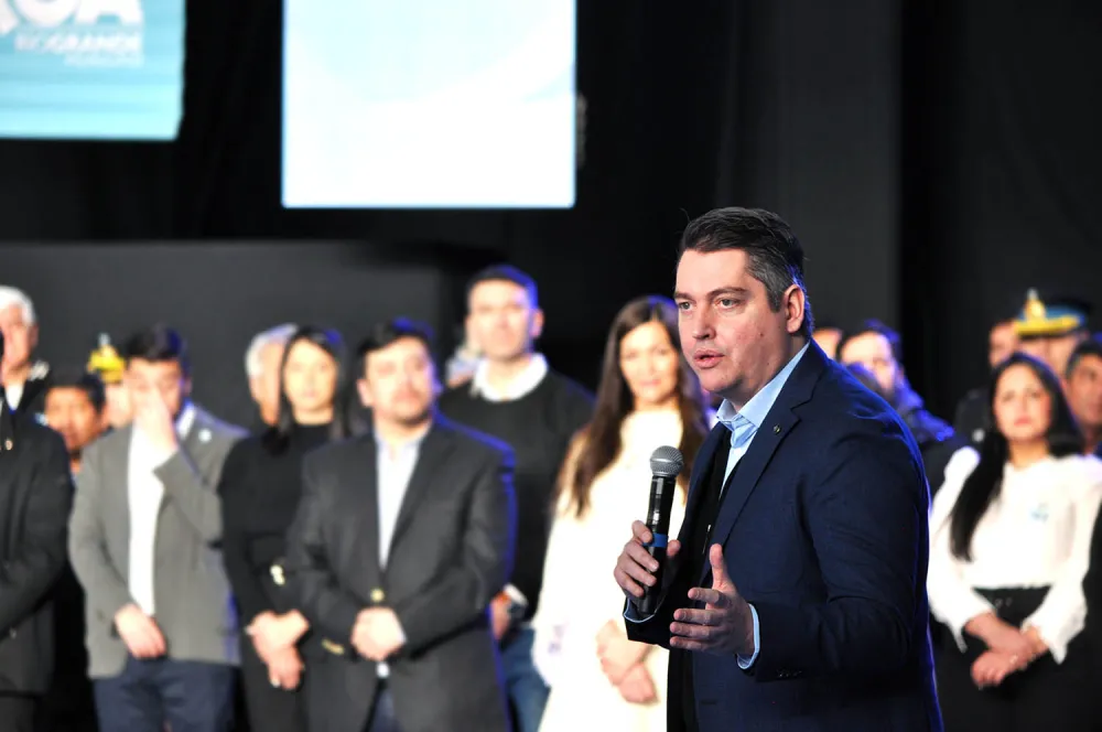 Martín Perez acompañó el acto por el aniversario de Tolhuin