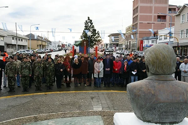 El acto se realizó en la esquina de San Martín y 9 de Julio.