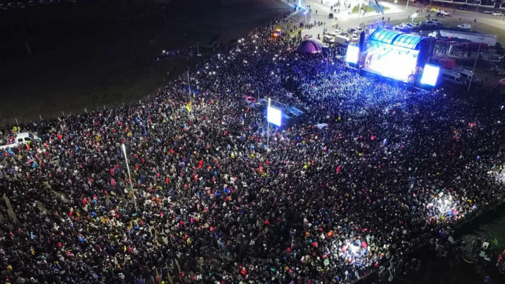 Río Grande vivió una noche inolvidable con Los Palmeras como protagonistas