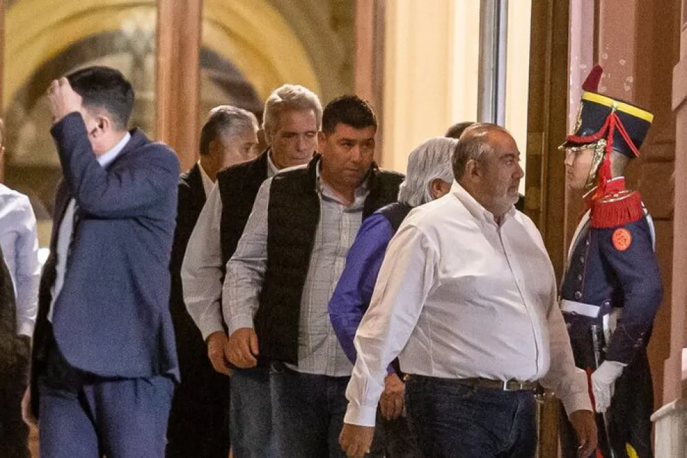 El Gobierno convocó a una mesa de diálogo a la CGT y a empresarios del G6.