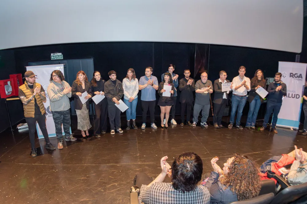 A sala llena se estrenó el largometraje "Afonía"