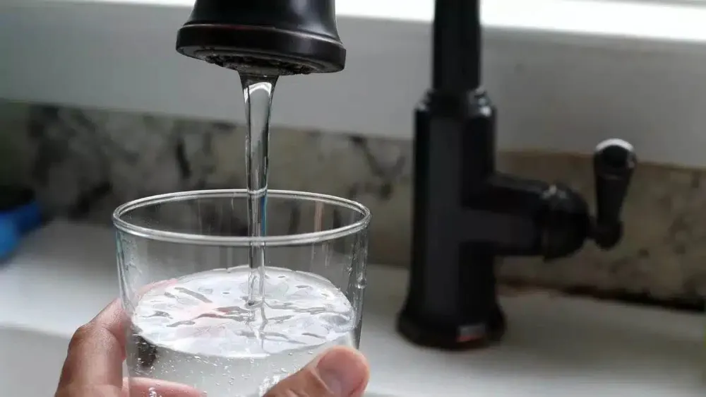Habrá baja presión de agua por reparaciones urgentes