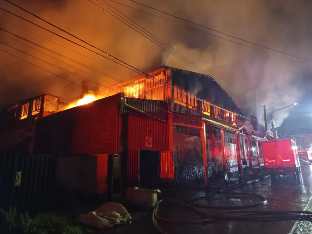 Quemaron el supermercado ‘La Victoria’ en Ushuaia