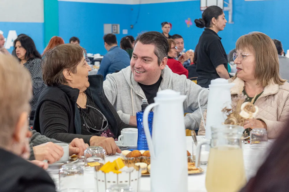 El intendente agasajó a vecinos en el aniversario del barrio Austral
