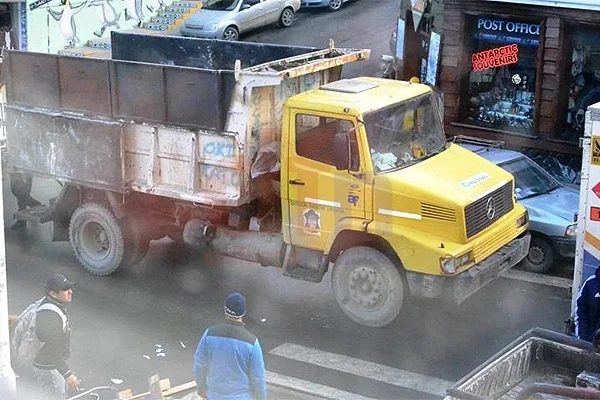 Gobierno intentó vincular a la Municipalidad de Ushuaia mediante fotografías difundidas.