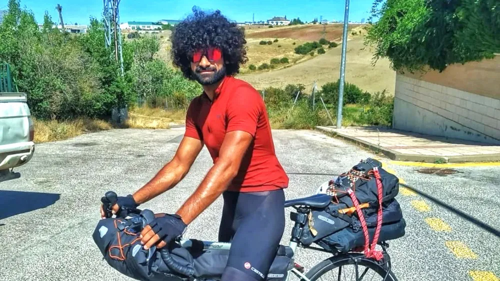 Ciclista indio recorría Sudamérica rumbo a Ushuaia, murió atropellado