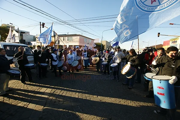 La protesta congregó a cientos de manifestantes.