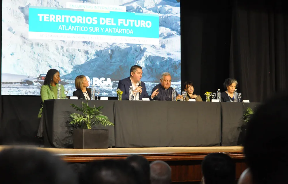 Martín Pérez inauguró el Foro Internacional "Territorios del Futuro: Antártida y Atlántico Sur"