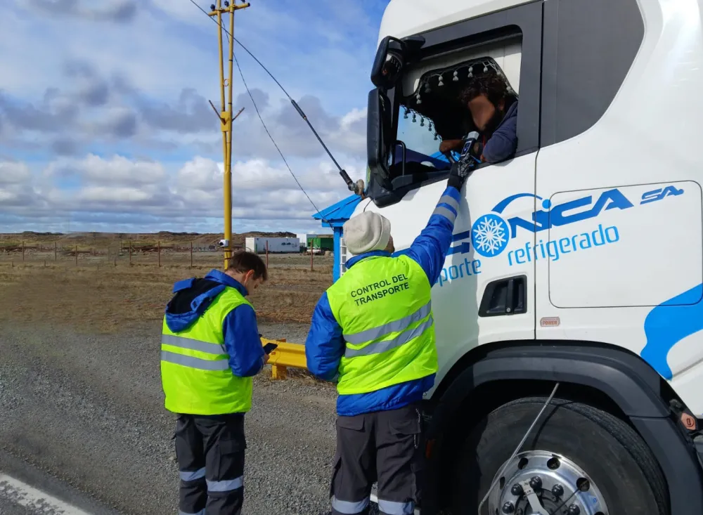 Detuvieron a un conductor profesional con alcohol en sangre