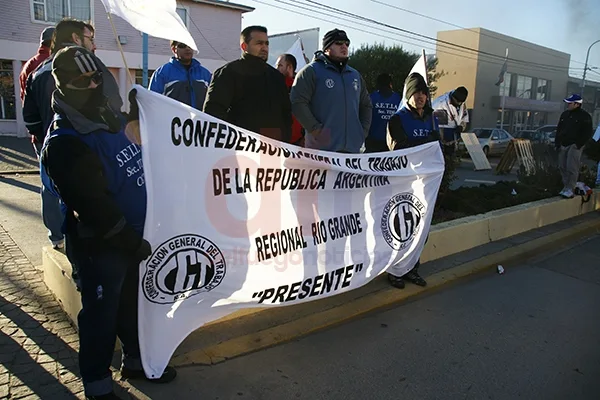 Los textiles nucleados en SETIA acompañaron la protesta.