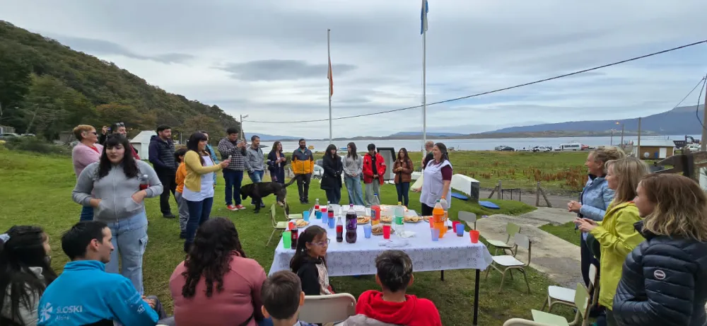 Emotivo festejo por el primer aniversario de la Escuela 44 "Héroes del ARA San Juan"