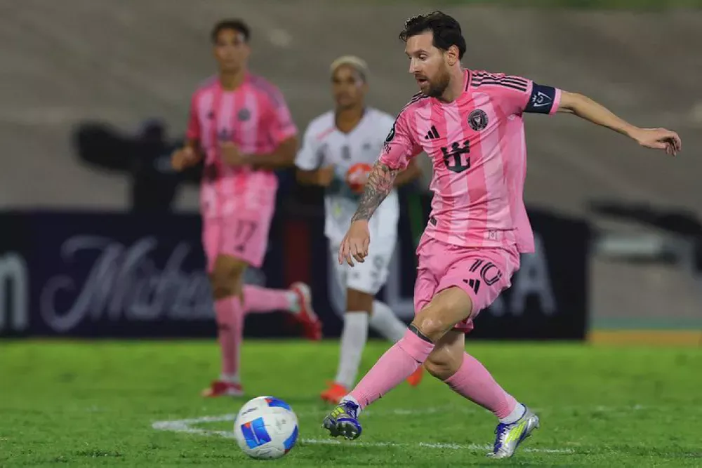 El capitán argentino terminó lesionado el partido del domingo ante Atlanta United y el entrenador Lionel Scaloni lo bajó de la lista de convocados.
