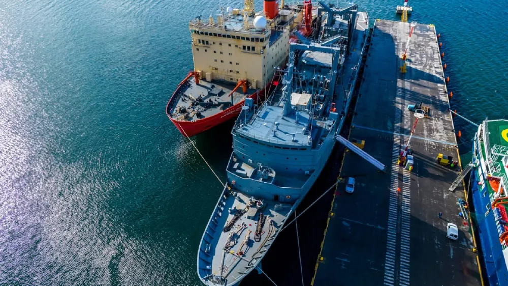 El "Almirante Irízar" inició la tercera etapa de la Campaña Antártica de Verano