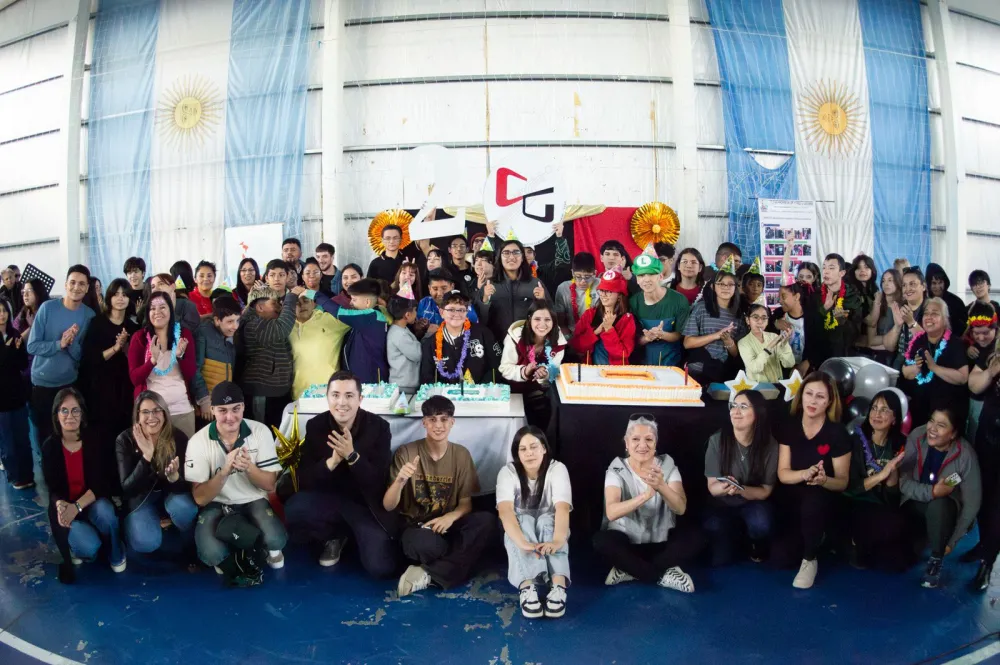 El Colegio Guevara celebró su 20° aniversario con emotivos festejos y reconocimientos