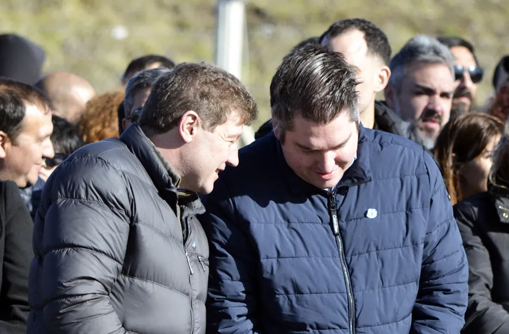 Gustavo Melella y Martín Perez en el acto de apertura de la Carpa de la Dignidad.