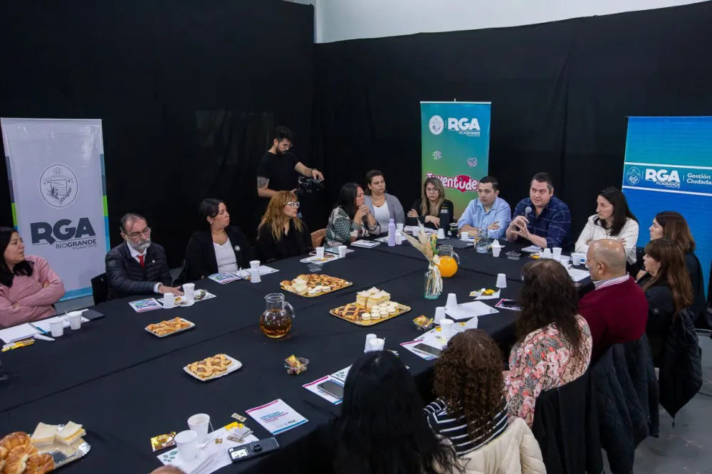 Municipio y colegios secundarios, unidos por el bienestar de las juventudes riograndenses