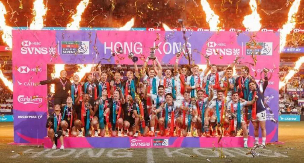 El festejo de los Pumas, con las medallas y las copas en Hong Kong: un momento histórico.