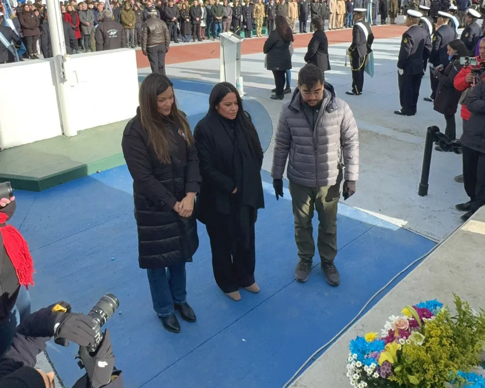Concejales de Río Grande, presentes en el acto y desfile por el 2 de abril