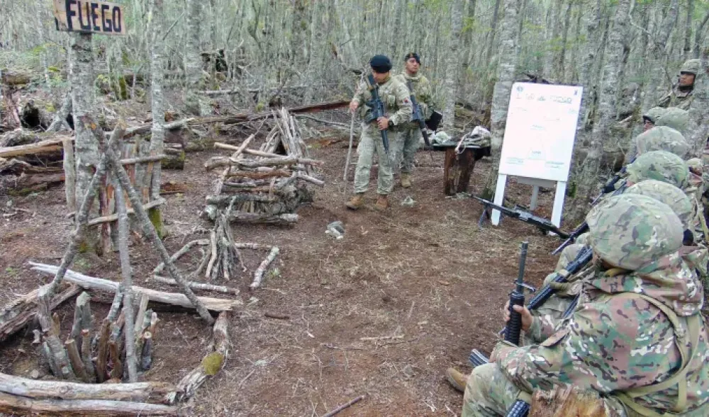 La Infantería de Marina Austral se adiestra en escenarios extremos
