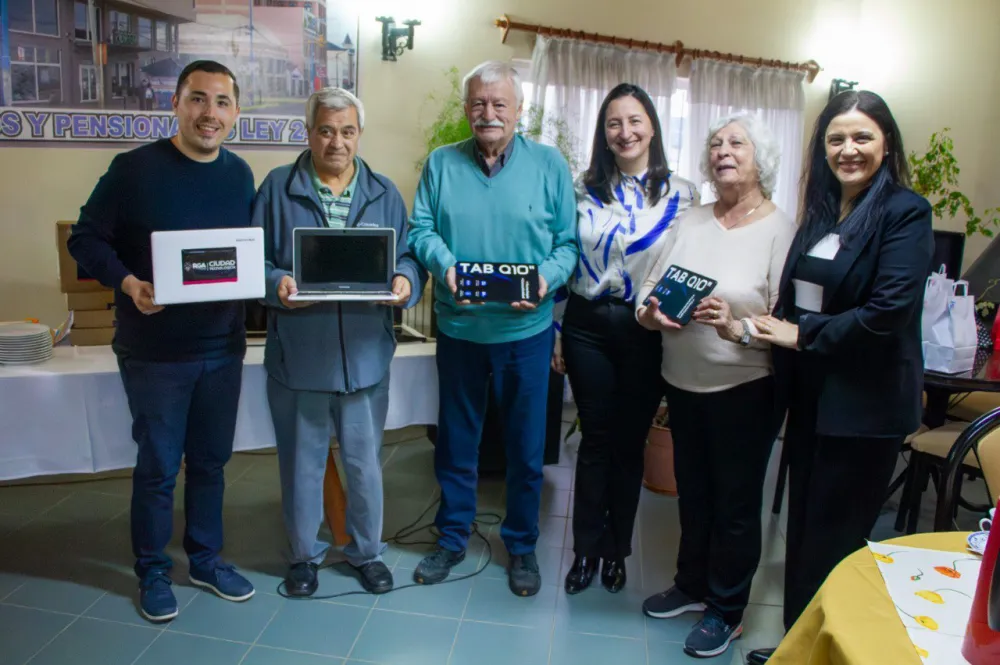 El centro de jubilados “Ley 244” se sumó a la red de nodos tecnológicos