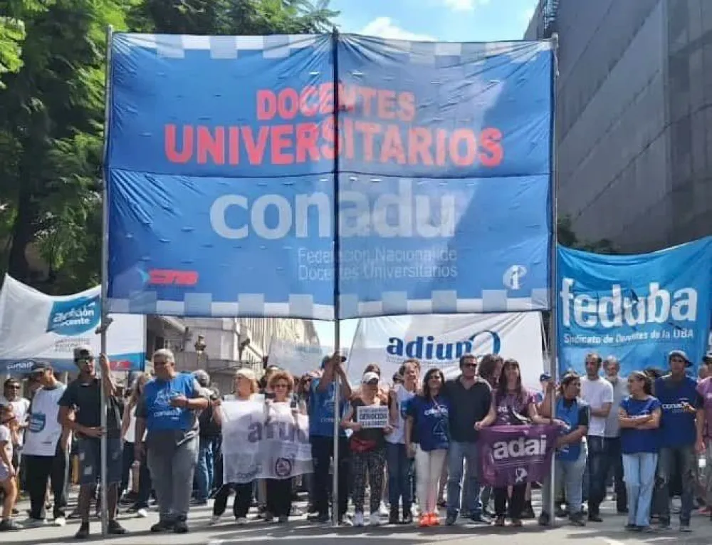Docentes universitarios anunciaron un paro por 48 horas