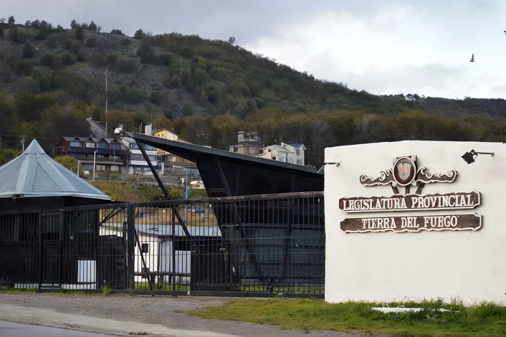 En la Legislatura denunciaron al presidente de Terra Ignis