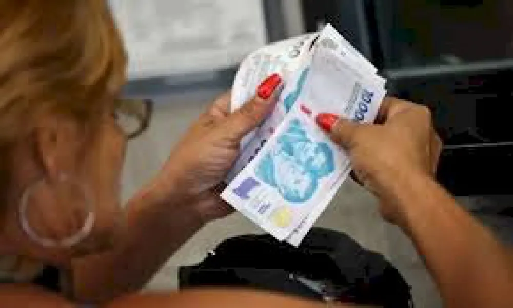 El Gobierno convocó al Consejo que debe definir un aumento del salario mínimo para el 29 de abril