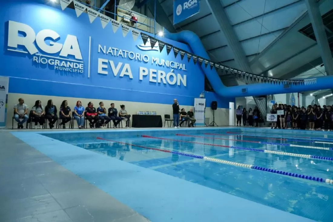 El natatorio municipal Eva Perón recibe el Circuito Patagónico Austral de Natación