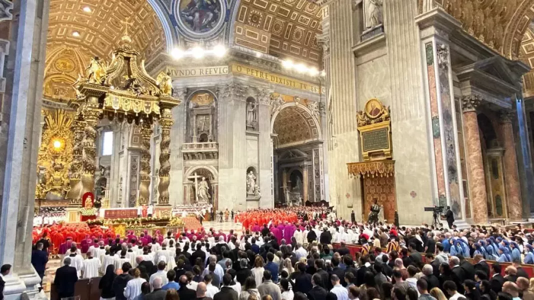 Inicia el Cónclave en el Vaticano para elegir al sucesor del Papa Francisco