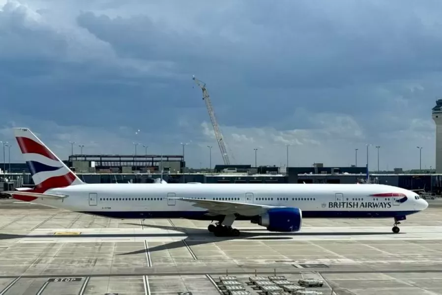 Un avión se incendió porque el piloto confundió la mano izquierda con la derecha.
