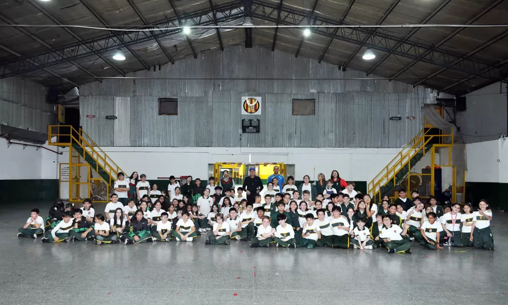 Alumnos de 5to. y 6to. se enfrentaron en un partido por el cumpleaños del Rector