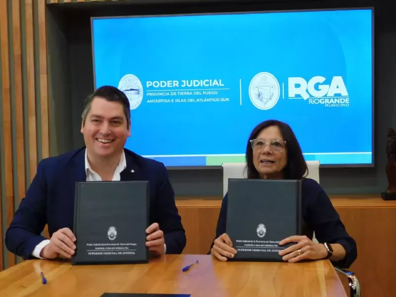 La Dra. Battaini firmó un convenio de colaboración y asistencia con el intendente Martín Perez