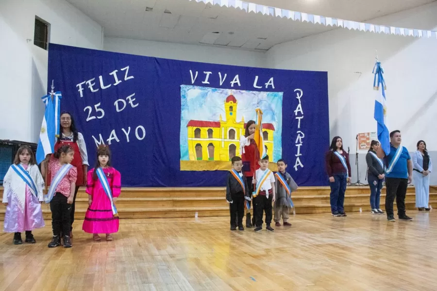 Tolhuin celebró el 25 de Mayo con una emotiva jornada comunitaria