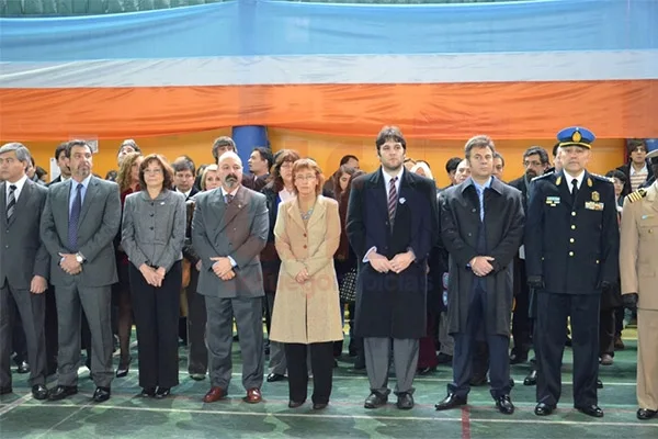 Fabiana Ríos, en primera fila durante el acto realizado en Ushuaia.