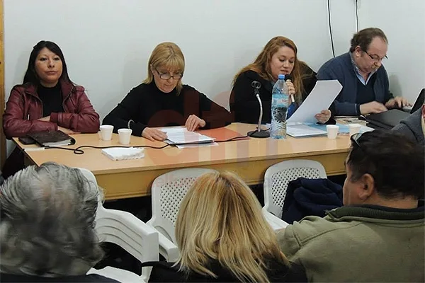 Lilina Fadul presidió la asamblea del Partido Federal Fueguino.