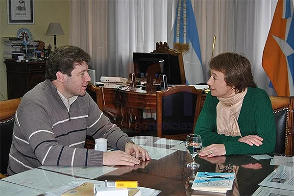 Ríos dialogó animadamente con Melella, a pesar de los temas álgidos a tratar.