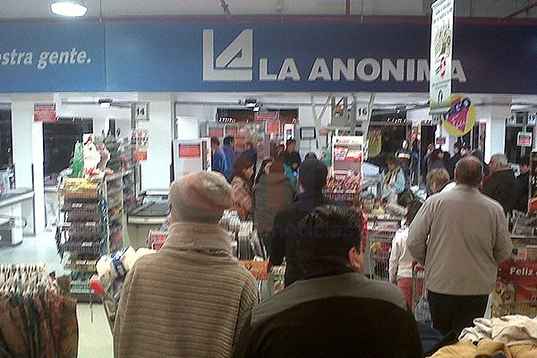 La espera en la fila de un supermercado puede llegar a ser tediosa.