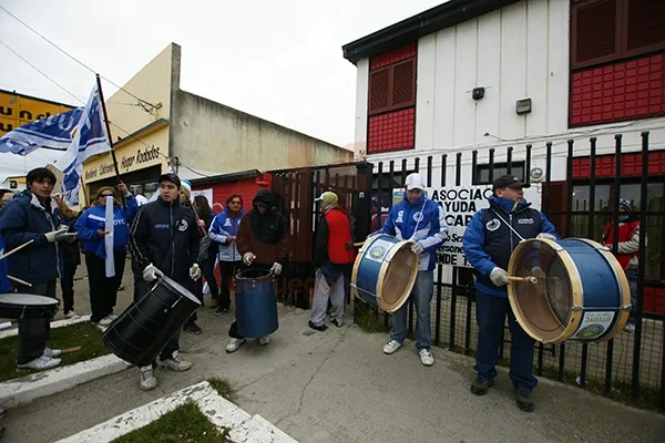 Los trabajadores dicen sentirse representados por UTEDyC y no por SMATA.