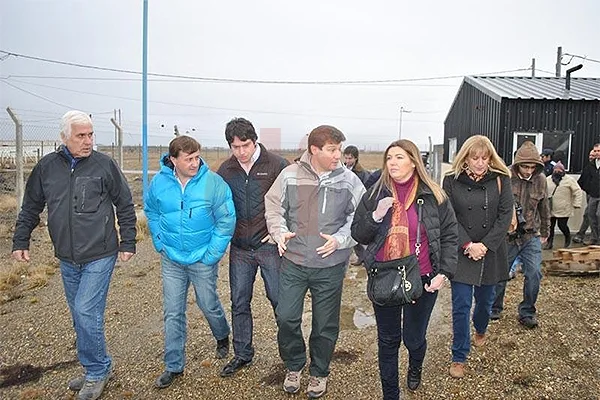 Gustavo Melella encabezó la recorrida junto a Rosana Bertone.