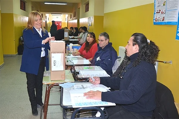 Miriam Boyadjian sufragó en el Colegio Comandante Luis Piedrabuena.