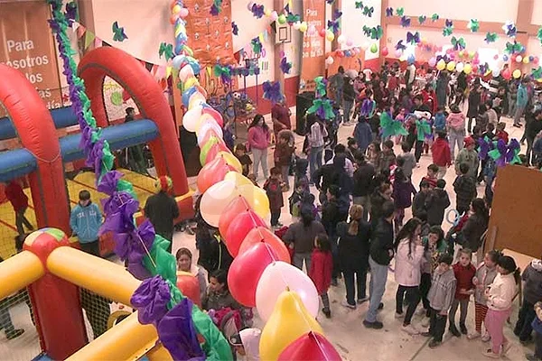 En Chacra XIII, el festejo convocó a cientos de niños.