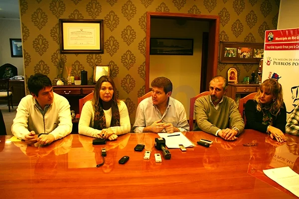Gustavo Melella presidió la firma del convenio con autoridades del SEDRONAR.