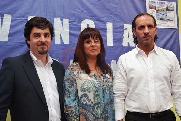 Néstor Ledesma (izquierda), junto a Mónica Moyano y Gustavo García.