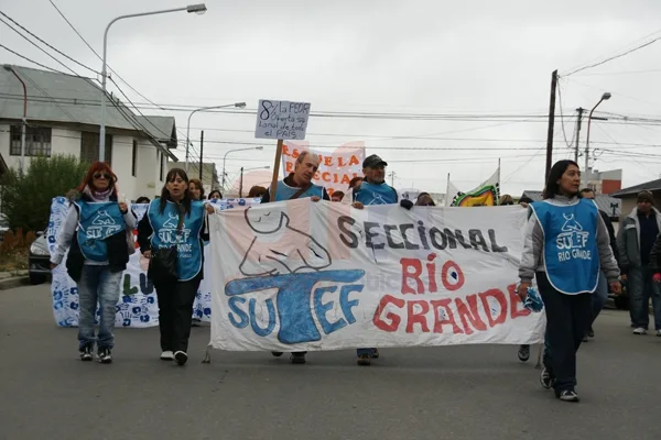 El reclamo partió desde la seccional local del sindicato docente.