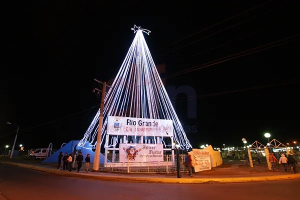 El árbol navideño se emplaza en el mismo lugar hace décadas.