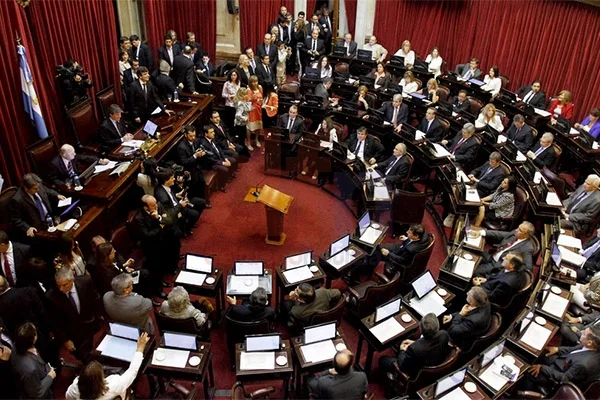 Juraron 20 de los 24 senadores electoes en octubre.