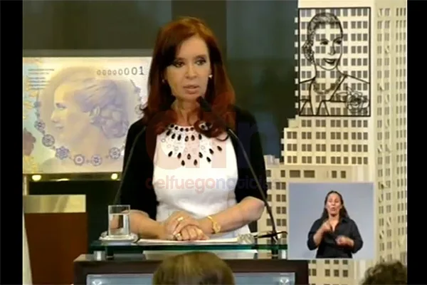 Cristina Fernández al momento de iniciar la cadena nacional.