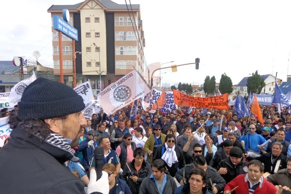 Oscar Martínez, durante su discurso tras la manifestación.
