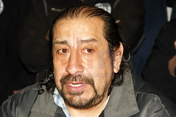Oscar Martínez asistió a una asamblea y recibió reproches de parte de trabajadores.